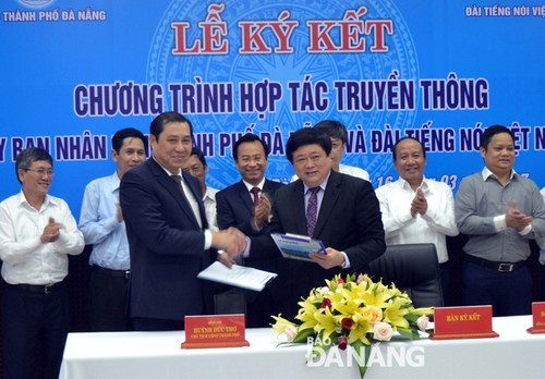 Đài Tiếng nói Việt Nam và Ủy ban nhân dân thành phố Đà Nẵng ký kết hợp tác truyền thông - ảnh 1