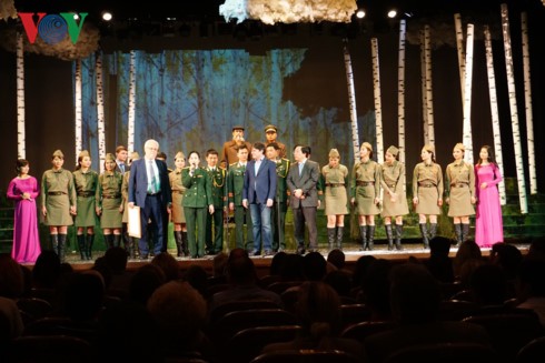 Nhà hát kịch Quân đội nhân dân Việt Nam biểu diễn thành công tại Liên bang Nga - ảnh 7