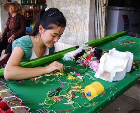 Làng nghề thêu ren Văn Lâm, Ninh Bình - ảnh 1