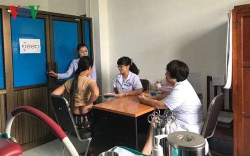 Bác sỹ Việt Nam khám sàng lọc ung thư miễn phí tại Lào - ảnh 3