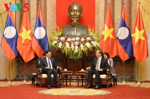 Chủ tịch nước Trần Đại Quang tiếp Thủ tướng Lào Thongloun Sisoulith - ảnh 1