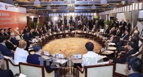 Chủ tịch nước Trần Đại Quang chủ trì cuộc đối thoại cấp cao không chính thức APEC-ASEAN - ảnh 1
