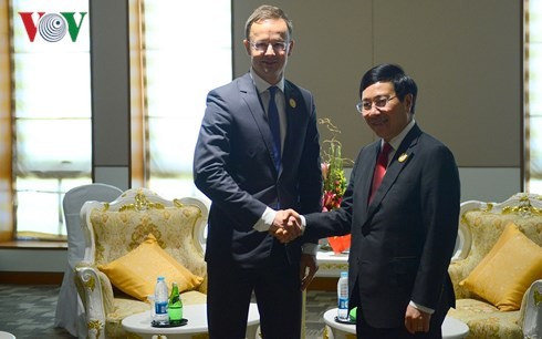 Phó Thủ tướng, Bộ trưởng Ngoại giao Phạm Bình Minh tiếp xúc song phương trong khuôn  khổ ASEM 13 - ảnh 2