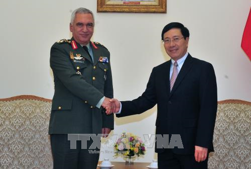 Phó Thủ tướng, Bộ trưởng Ngoại giao Phạm Bình Minh tiếp Chủ tịch Ủy ban Quân sự Liên minh châu Âu - ảnh 1