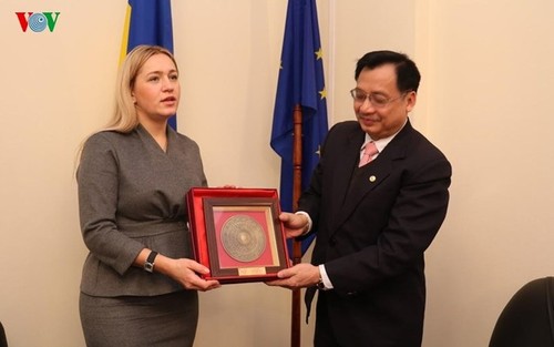 Đại sứ Việt Nam tại Ucraina làm việc với Chủ tịch Nhóm Nghị sỹ hữu nghị Ucraina - Việt Nam - ảnh 1