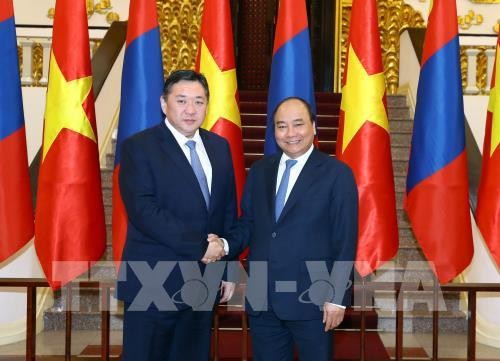Thủ tướng Nguyễn Xuân Phúc tiếp Chủ tịch Quốc hội Mông Cổ Miyegombo Enkhbold - ảnh 1