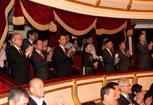Chủ tịch nước Trần Đại Quang dự Chương trình hòa nhạc kỷ niệm 45 năm thiết lập quan hệ ngoại giao Việt Nam - Nhật Bản - ảnh 1