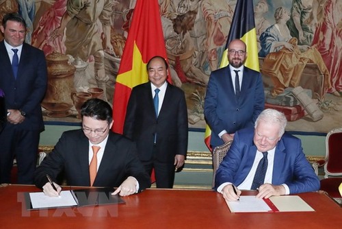 Thủ tướng Nguyễn Xuân Phúc hội đàm với Thủ tướng Bỉ Charles Michel - ảnh 2