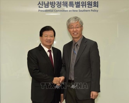 Các hoạt động của Phó Thủ tướng Chính phủ Trịnh Đình Dũng trong chuyến thăm Hàn Quốc - ảnh 1