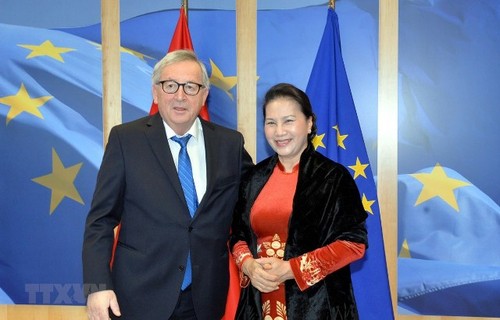 Chủ tịch Quốc hội Nguyễn Thị Kim Ngân hội kiến Chủ tịch Ủy ban châu Âu Jean-Claude Juncker - ảnh 1
