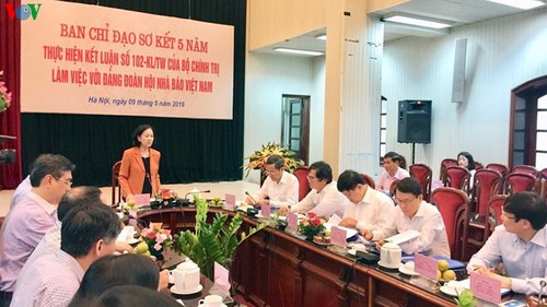 Trưởng Ban Dân vận Trung ương Trương Thị Mai làm việc với Đảng đoàn Hội Nhà báo Việt Nam  - ảnh 1