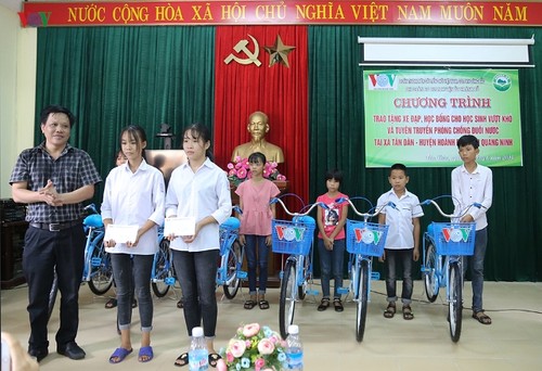 VOV trao tặng xe đạp, học bổng cho học sinh nghèo miền núi - ảnh 1
