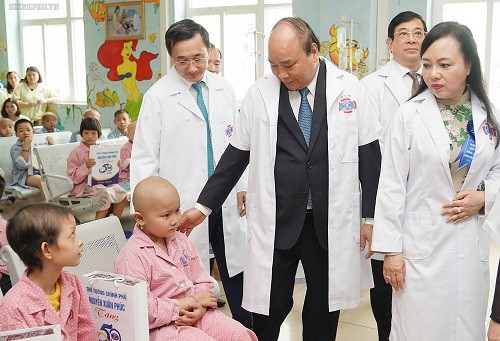 Thủ tướng Nguyễn Xuân Phúc: Bệnh viện K phải là nơi bệnh nhân “trao hy vọng-nhận niềm tin” - ảnh 1