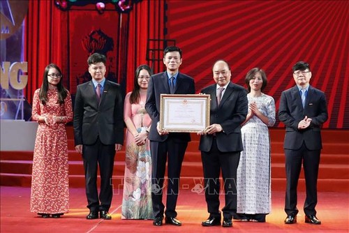 Thủ tướng Nguyễn Xuân Phúc dự Lễ kỷ niệm 90 năm Báo Lao động xuất bản số báo đầu tiên - ảnh 1