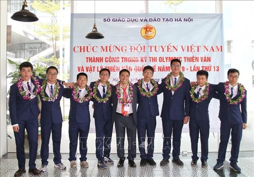 Lễ đón mừng đội tuyển Việt Nam đạt thành tích cao tại Kỳ thi Olympic quốc tế Thiên văn học và Vật lý thiên văn (IOAA) 20 - ảnh 1