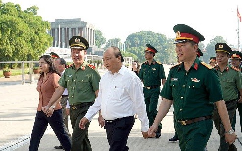 Thủ tướng Nguyễn Xuân Phúc kiểm tra công tác tu bổ Công trình Lăng Chủ tịch Hồ Chí Minh - ảnh 1