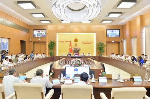 Ủy ban Thường vụ Quốc hội thảo luận về Bộ Luật lao động sửa đổi và dự án Luật Thư viện - ảnh 1