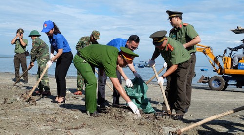 Tuổi trẻ Quảng Nam làm sạch biển, nói “không” với rác thải nhựa - ảnh 1