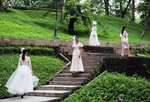 Tuần lễ thời trang Xuân Hè 2020 diễn ra vào 15 giờ các ngày từ 13-15/9 tại Vườn hoa Diên Hồng, Hà Nội - ảnh 1