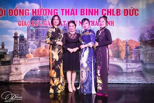 Hội đồng hương Thái Bình tại CHLB Đức tổ chức gặp mặt nhân ngày Phụ nữ Việt Nam - ảnh 11