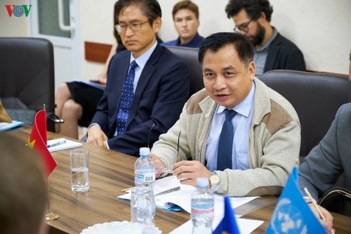 Đại sứ Việt Nam tại Ukraine thăm khu vực chiến sự Donbass - ảnh 1