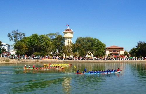 Sôi nổi Lễ hội đua thuyền truyền thống trên sông Cà Ty - ảnh 1