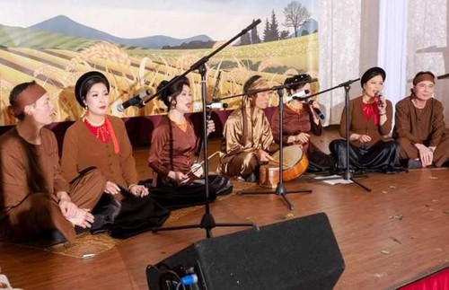 Biểu diễn trang phục truyền thống Việt Nam và Tiếng hát quê hương tại CHLB Đức - ảnh 3
