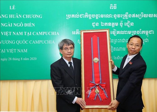 Truy tặng Huân chương Hữu nghị hạng Mahasena của Campuchia cho nguyên Đại sứ Ngô Điền - ảnh 1