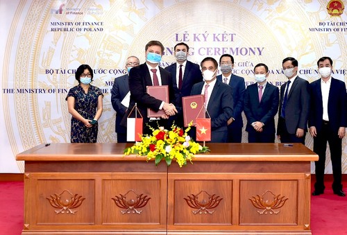 Ký kết hợp tác tài chính giữa Viêt Nam và Ba Lan - ảnh 1