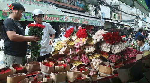 Thị trường ngày lễ tình nhân ở thành phố Hồ Chí Minh - ảnh 1