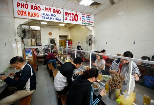 Hà Nội: Từ 0 giờ ngày 2/3, các nhà hàng kinh doanh dịch vụ ăn uống phục vụ trong nhà mở cửa hoạt động trở lại - ảnh 1