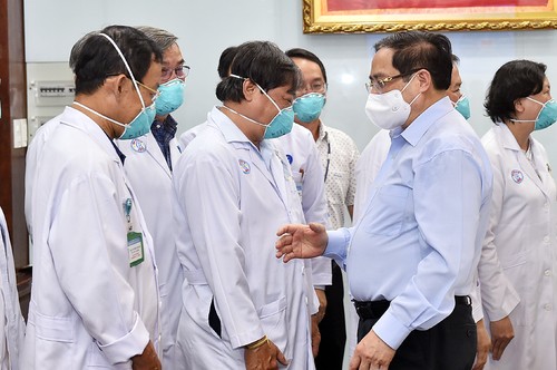 Thủ tướng Phạm Minh Chính gửi thư khen những 'chiến sĩ áo trắng' ở tuyến đầu chống dịch - ảnh 1