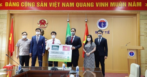Saudi Arabia hỗ trợ vật tư y tế giúp Việt Nam phòng chống dịch Covid-19 - ảnh 1