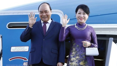 Chủ tịch nước Nguyễn Xuân Phúc lên đường thăm hữu nghị chính thức Lào - ảnh 1
