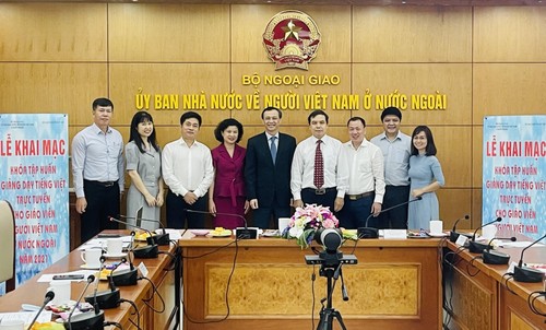 Khai mạc Khóa tập huấn giảng dạy Tiếng Việt cho giáo viên Việt Nam ở nước ngoài năm 2021 - ảnh 1