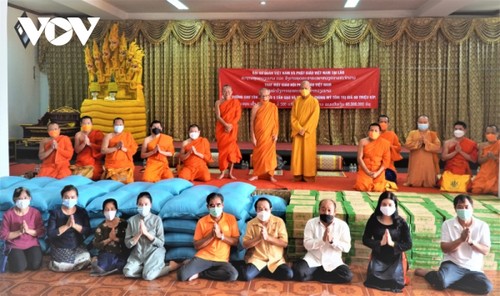 Giáo hội Phật giáo Việt Nam hỗ trợ Chư tôn đức Lào chống COVID-19  - ảnh 1