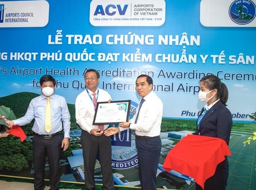 Cảng Hàng không quốc tế Phú Quốc nhận chứng nhận Airport Health Accreditation (AHA) - ảnh 1
