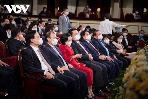 Thủ tướng Phạm Minh Chính dự chương trình nghệ thuật đặc biệt “Niềm tin và khát vọng” - ảnh 1