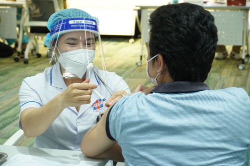 Việt Nam đã tiêm gần 16 triệu liều vaccine phòng COVID-19 cho trẻ từ 12-17 tuổi - ảnh 1