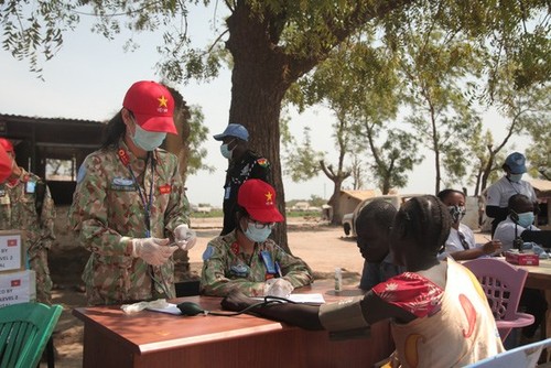 Bác sĩ mũ nồi xanh Việt Nam tại Nam Sudan gửi thông điệp về bảo vệ môi trường  - ảnh 1