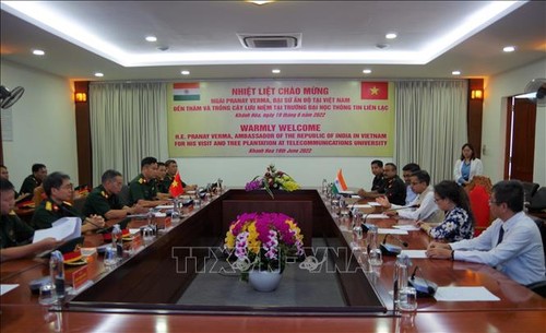 Đại sứ Đặc mệnh toàn quyền Ấn Độ tại Việt Nam thăm và làm việc tại Trường Sĩ quan Thông tin - ảnh 1
