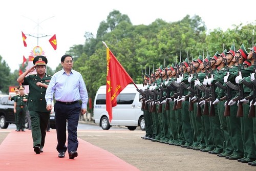 Thủ tướng Chính phủ Phạm Minh Chính thăm lực lượng vũ trang tỉnh Đắk Lắk - ảnh 1