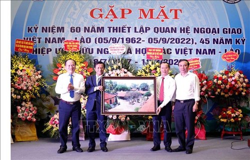 Tô thắm thêm tình đoàn kết hữu nghị và hợp tác toàn diện Việt Nam - Lào - ảnh 2