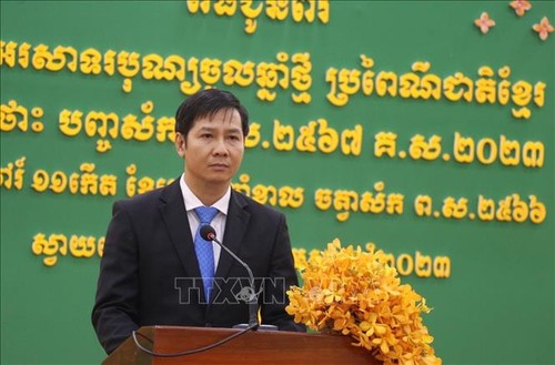 Lãnh đạo tỉnh Long An và Tây Ninh chúc tết Chol Chnam Thmay tại tỉnh Svay Rieng của Campuchia - ảnh 1
