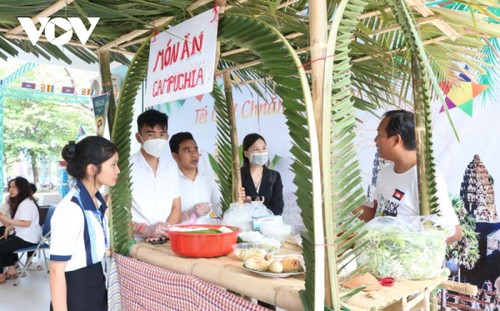 Giao lưu văn hóa Việt Nam – Lào - Campuchia nhân Tết cổ truyền Bunpimay và Chol Chnam Thmay - ảnh 2