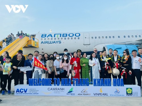 Tạo điều kiện tốt nhất cho du khách đến Khánh Hòa bằng đường hàng không - ảnh 1