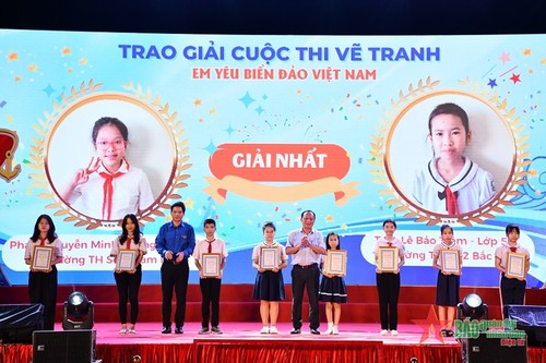 Chương trình“Tuổi trẻ với biển, đảo quê hương” tại tỉnh Quảng Bình - ảnh 2