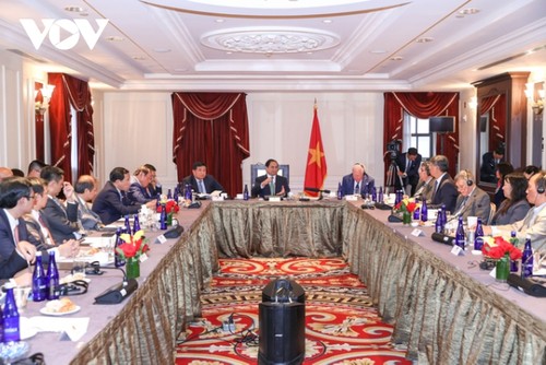 Thủ tướng Phạm Minh Chính tọa đàm chính sách với các chuyên gia kinh tế  - ảnh 1