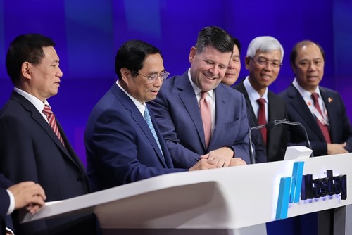 Thủ tướng Phạm Minh Chính rung chuông tại Sàn chứng khoán NASDAQ - ảnh 1