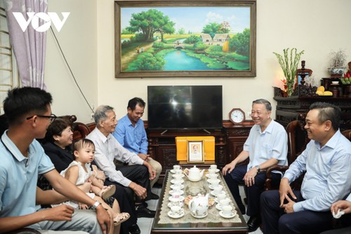 Chủ tịch nước Tô Lâm thăm Làng cổ Đường Lâm - ảnh 2